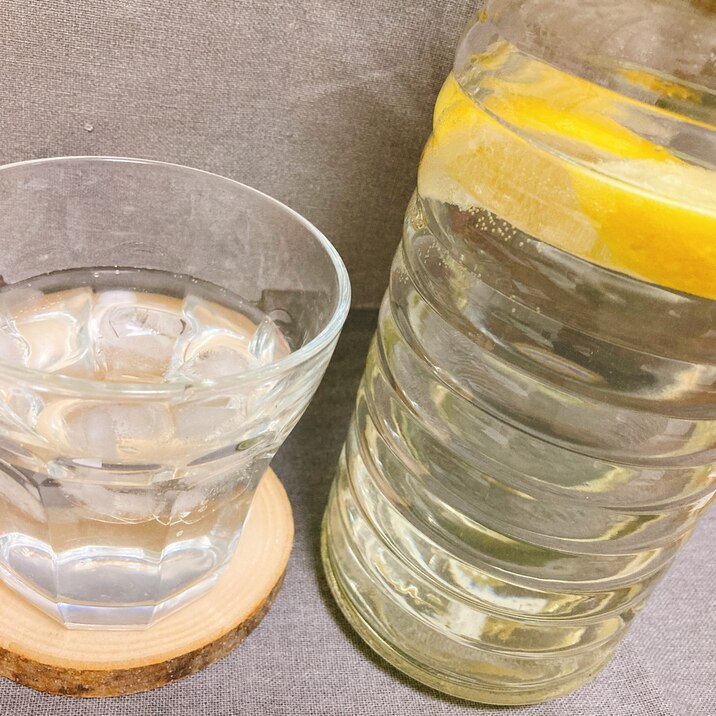 スッキリ飲みやすい! 爽やかレモン水